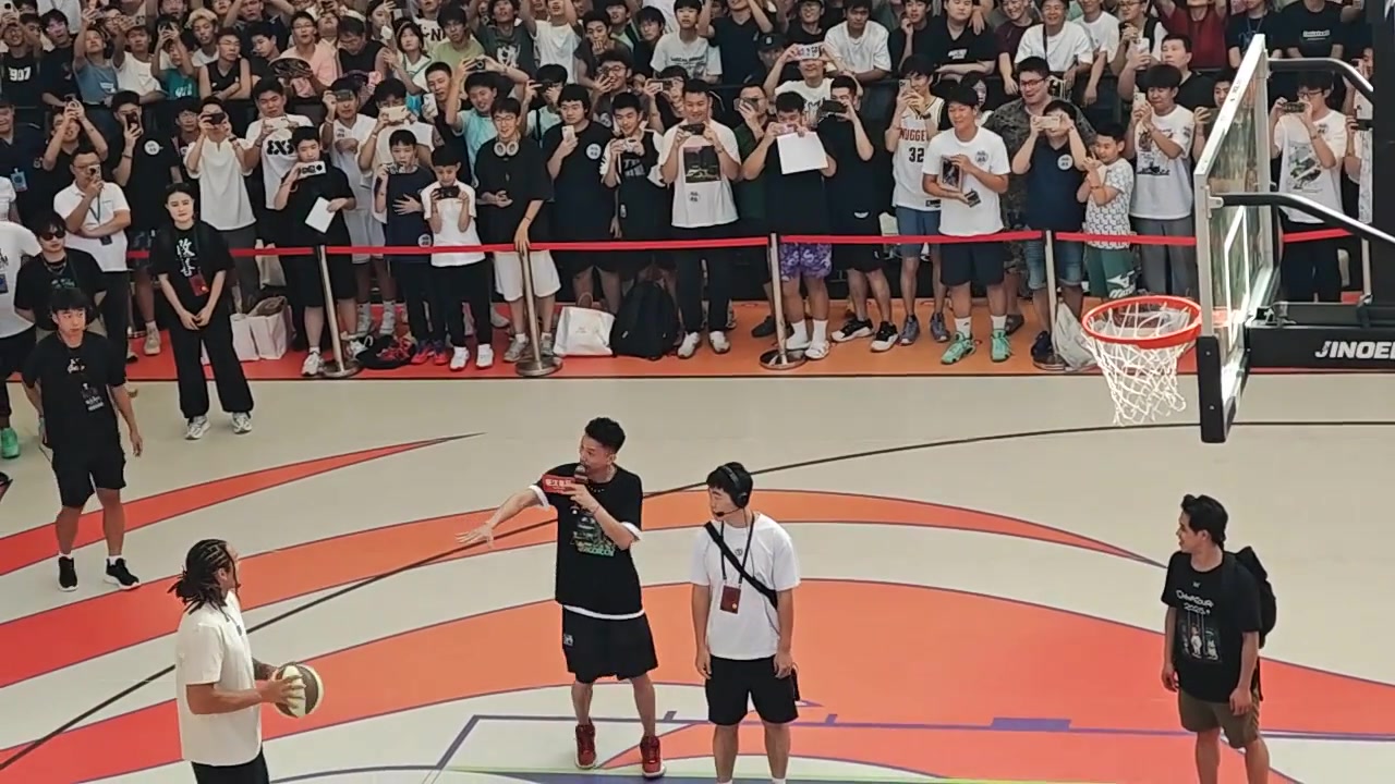 华体会体育平台-一个不进 亚洲行大连站活动中阿隆-戈登上演连续5罚打铁场面