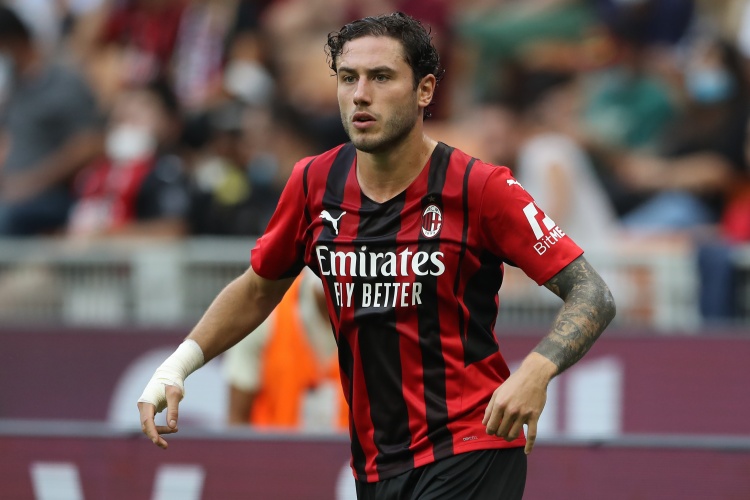 记者：帕纳辛纳科斯、萨索洛、里尔有意免签卡拉布里亚